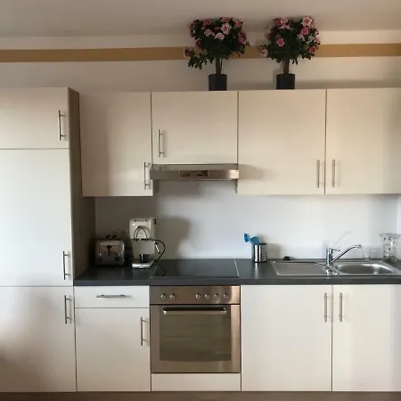 Kmheim, Cozy 103m2 Apartment, With 3 Bedroom And Covered Free Parking Place, Close To Center