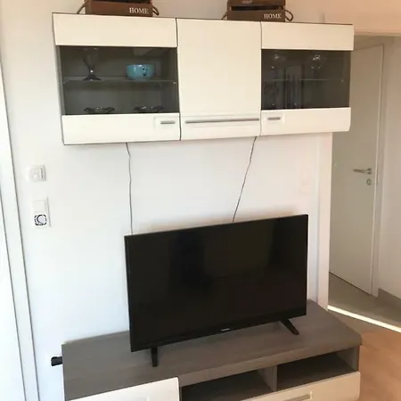 Kmheim, Cozy 103m2 Apartment, With 3 Bedroom And Covered Free Parking Place, Close To Center *