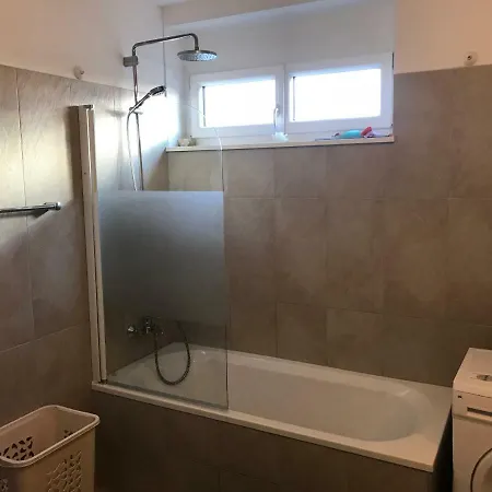 Kmheim, Cozy 103m2 Apartment, With 3 Bedroom And Covered Free Parking Place, Close To Center * Graz